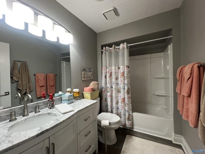 Enjoy lakeside living in this cozy yet upgraded 2nd-story log - photo 25