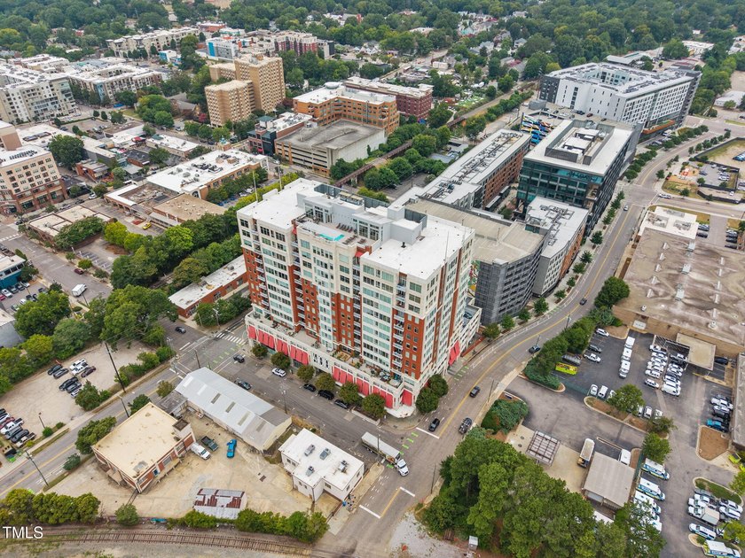 Stunning one bedroom one bath condominium overlooking the east - photo 25