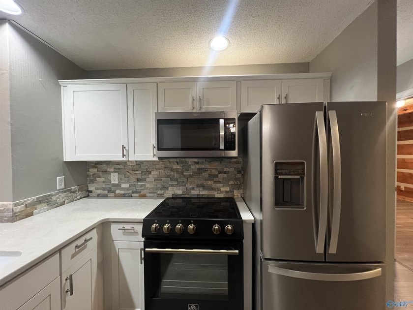 Enjoy lakeside living in this cozy yet upgraded 2nd-story log - photo 30