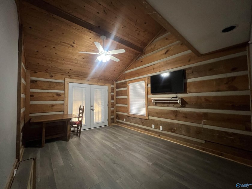 Enjoy lakeside living in this cozy yet upgraded 2nd-story log - photo 32