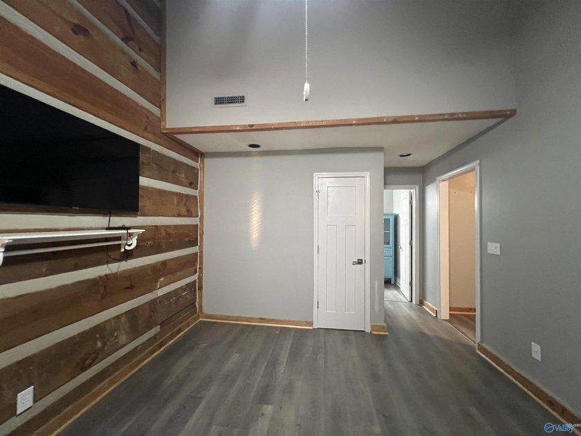 Enjoy lakeside living in this cozy yet upgraded 2nd-story log - photo 33