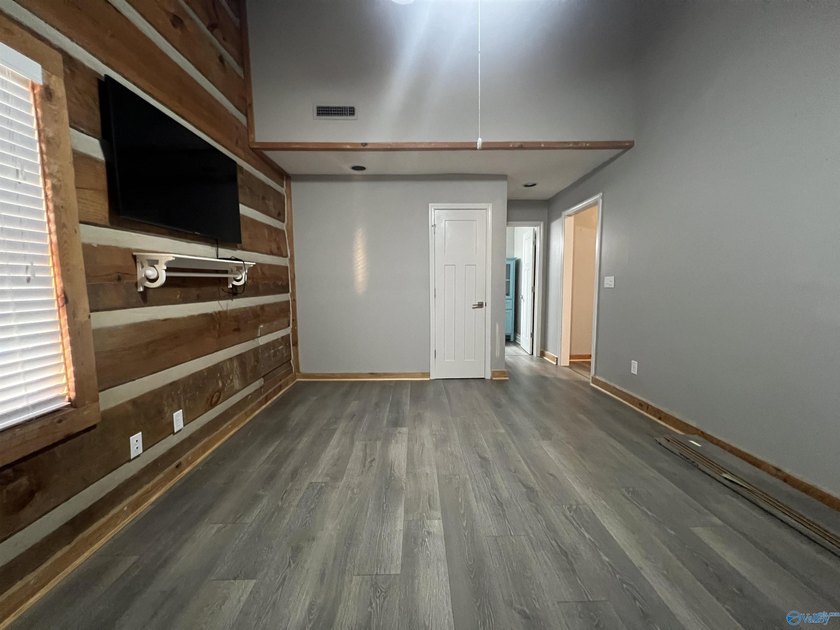Enjoy lakeside living in this cozy yet upgraded 2nd-story log - photo 34