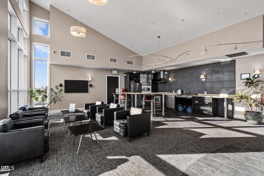 Stunning one bedroom one bath condominium overlooking the east - photo 34