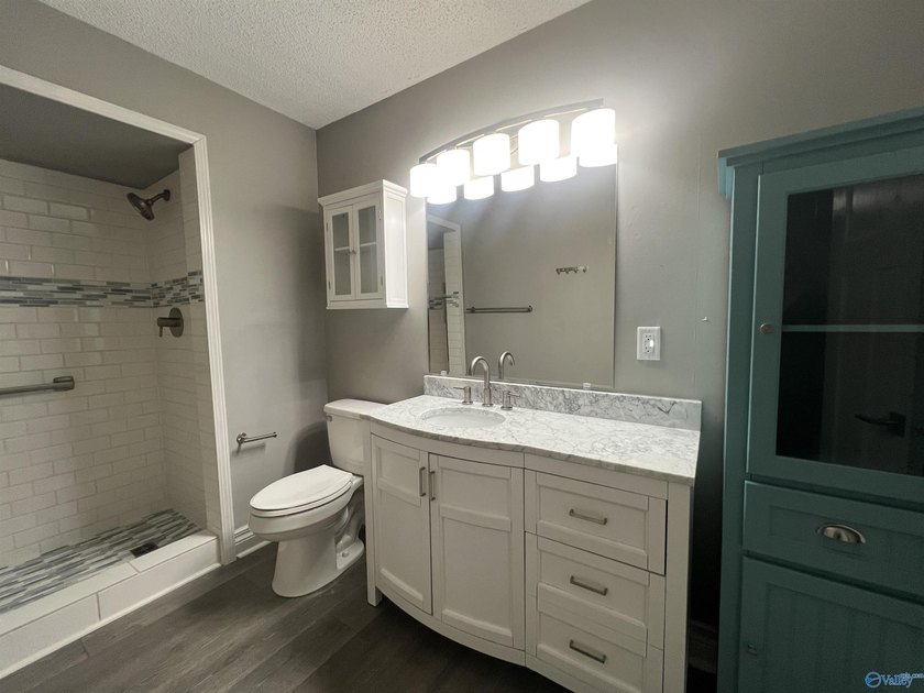 Enjoy lakeside living in this cozy yet upgraded 2nd-story log - photo 35