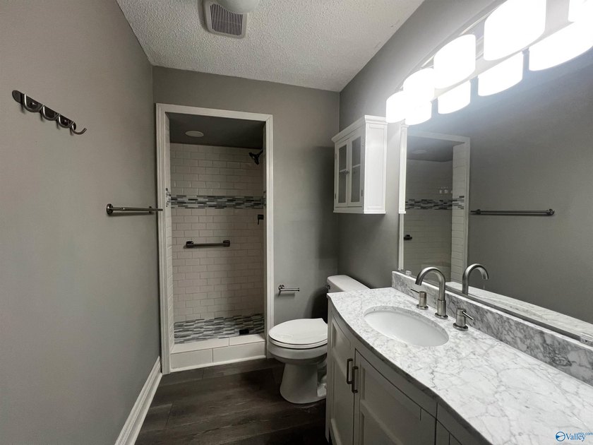 Enjoy lakeside living in this cozy yet upgraded 2nd-story log - photo 36