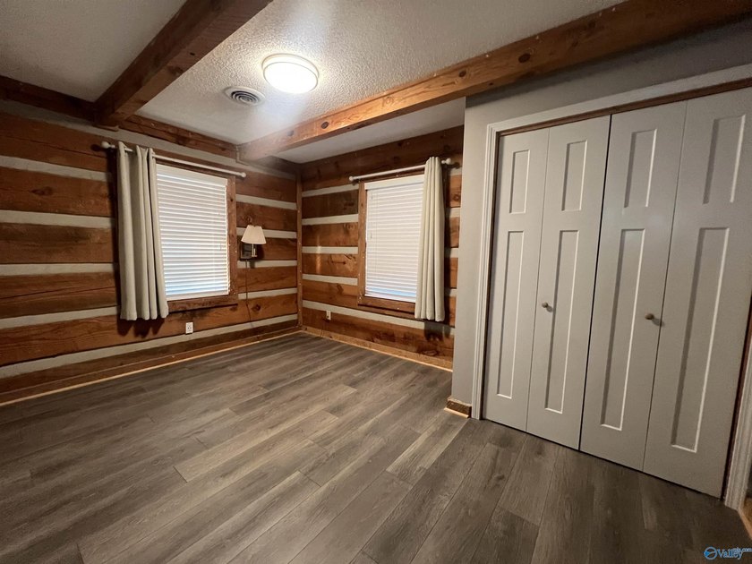 Enjoy lakeside living in this cozy yet upgraded 2nd-story log - photo 38