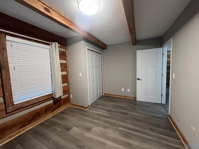 Enjoy lakeside living in this cozy yet upgraded 2nd-story log - photo 39