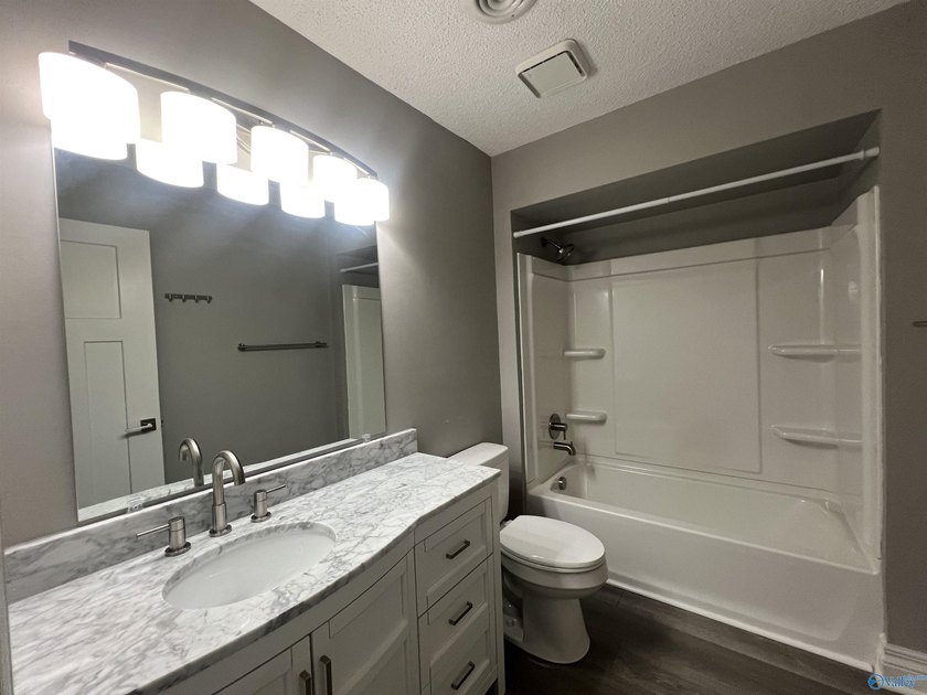 Enjoy lakeside living in this cozy yet upgraded 2nd-story log - photo 40