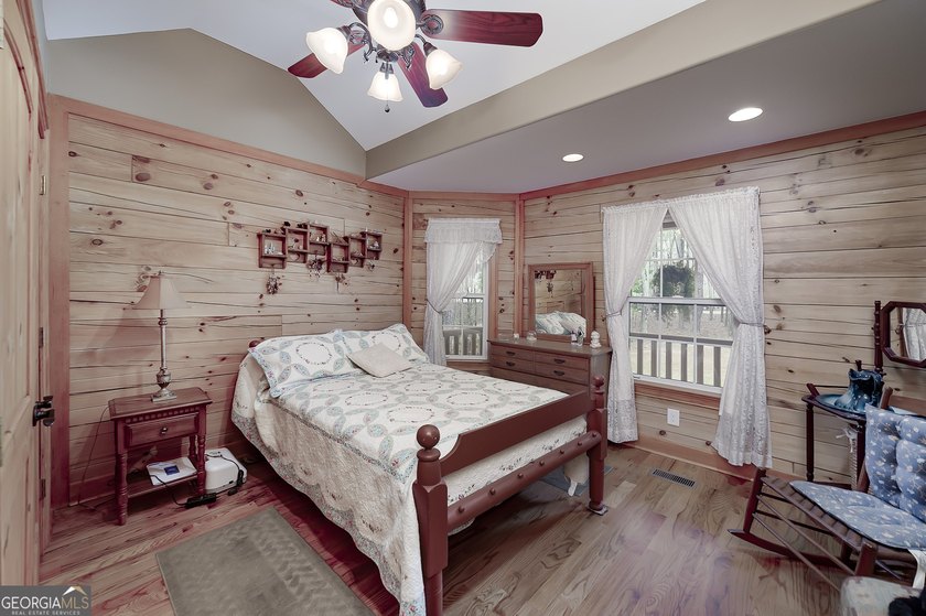 YOU'VE GOT TO SEE THIS HOME TO BELIEVE IT!! Beautiful - photo 47