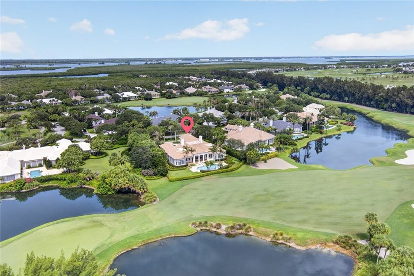 Rarely available exquisite Orchid Island golf estate with 4BR + - photo 3