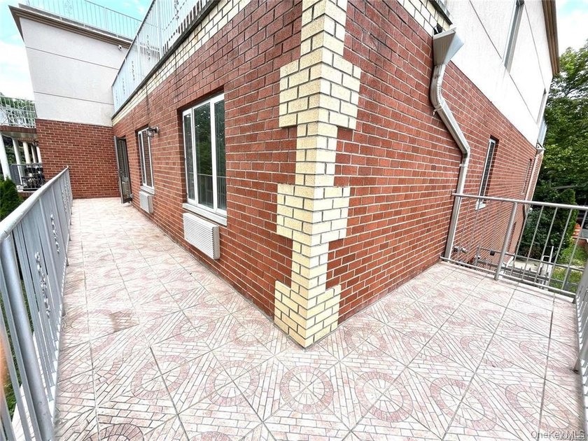 Welcome to your dream home in the heart of Forest Hills! This - photo 14