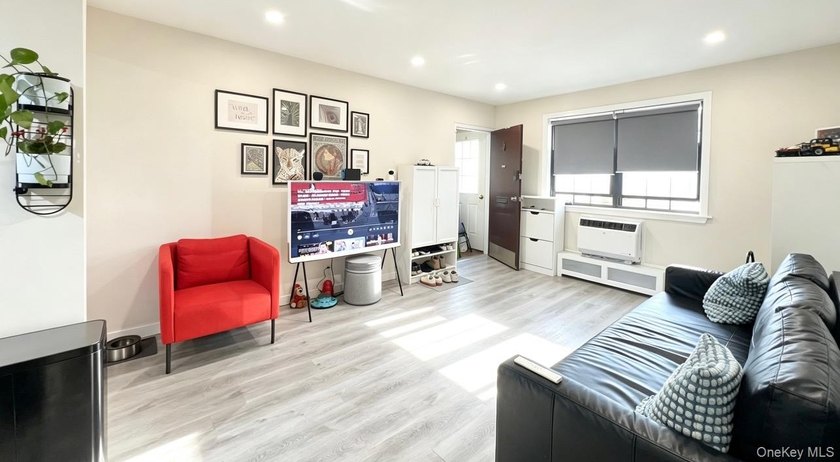 NO INTERVIEW Garden-Style 2 Bedroom Coop for Sale in Kew Garden - photo 4