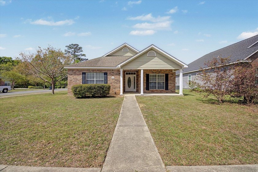 CHARMING GOOSE CREEK HOME IN DESIRABLE BUCKLAKE AREA! Spacious 3 - photo 2