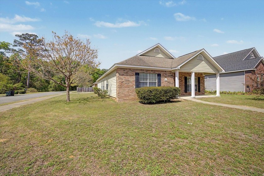 CHARMING GOOSE CREEK HOME IN DESIRABLE BUCKLAKE AREA! Spacious 3 - photo 3