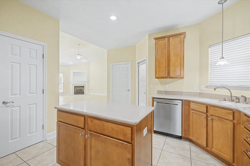 CHARMING GOOSE CREEK HOME IN DESIRABLE BUCKLAKE AREA! Spacious 3 - photo 10