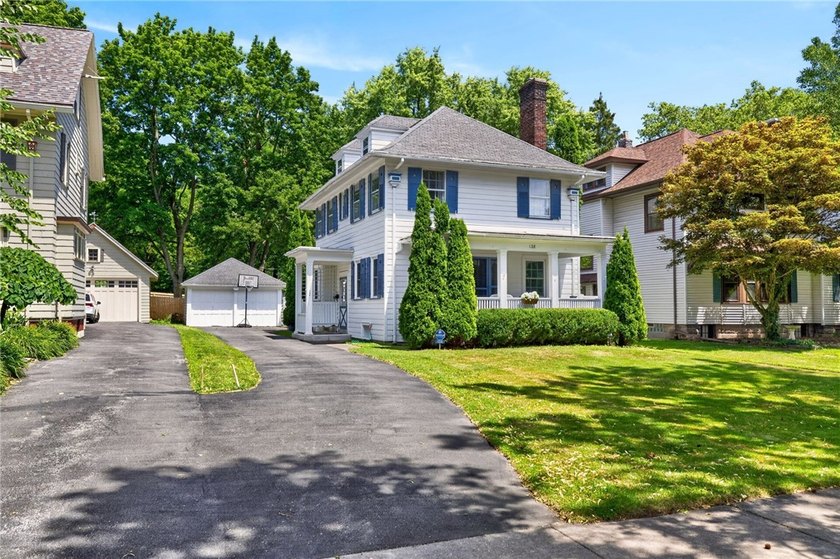 Welcome to 138 Dorchester in the prestigious BROWNCROFT - photo 2
