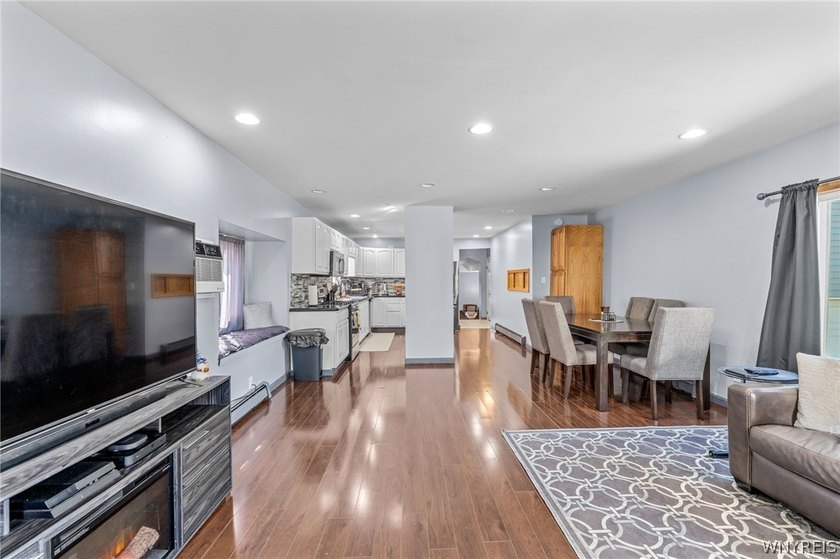 Welcome home to 114 Flohr Avenue! This beautiful 3 bedroom, 2 - photo 9