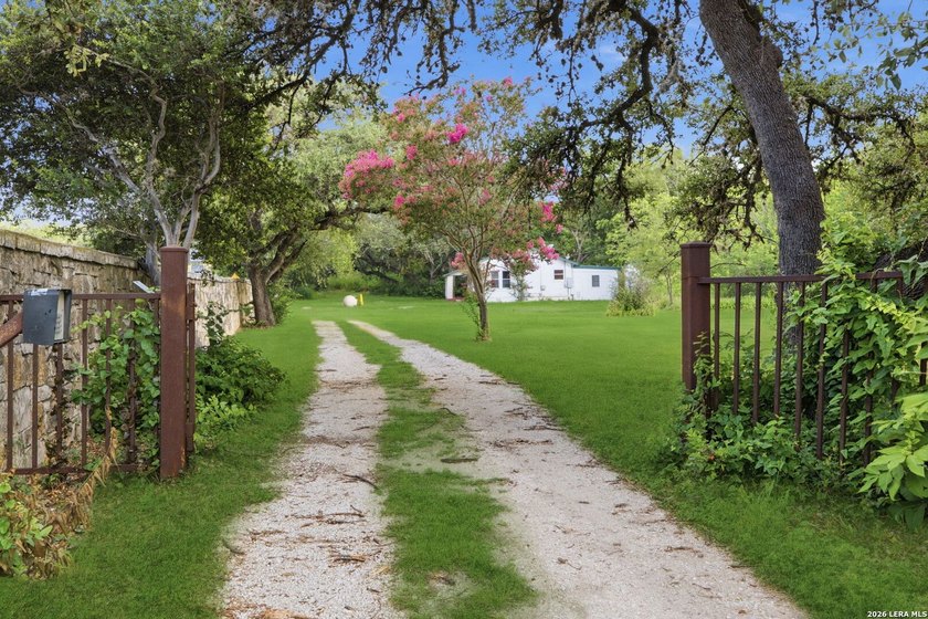 RARE 1-ACRE GEM IN HISTORIC HELOTES - NO HOA! Looking for - photo 7