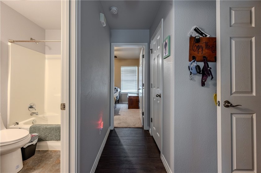 Welcome to this well-maintained 3-bedroom, 2-bath home with a - photo 15