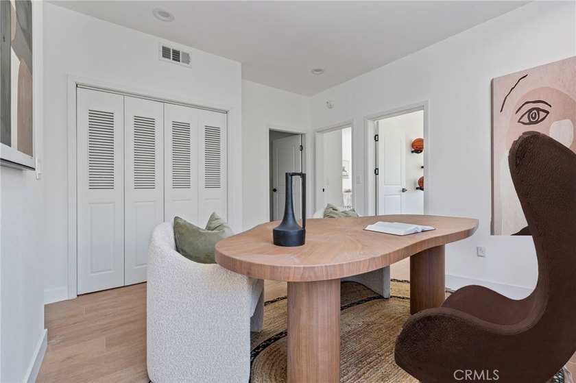 NEW CONSTRUCTION 3 bed, 2.5 bath, three-story townhome with sky - photo 15