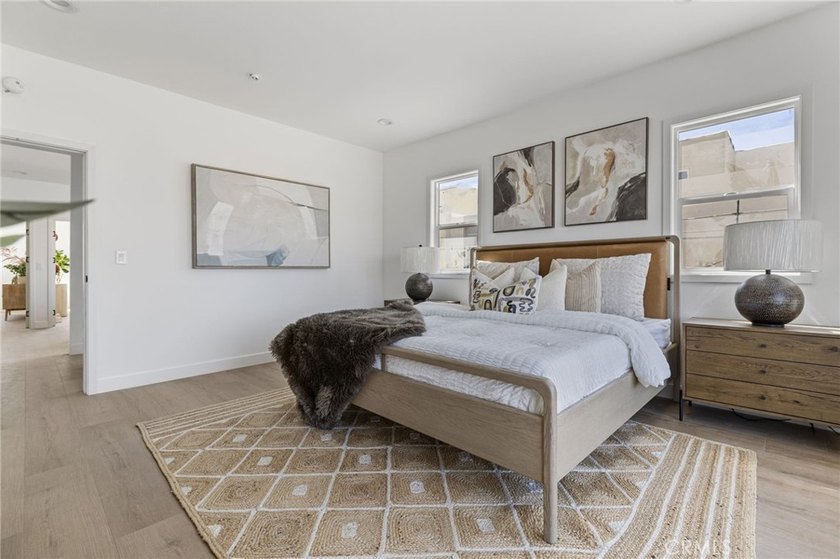 NEW CONSTRUCTION 3 bed, 2.5 bath, three-story townhome with sky - photo 19