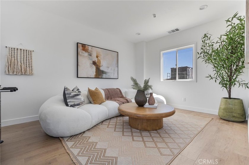NEW CONSTRUCTION 3 bed, 2.5 bath, three-story townhome with sky - photo 30