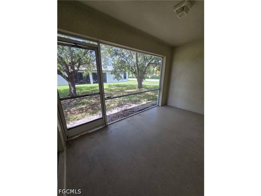 Beautifully maintained duplex on a corner lot, New Kitchen - photo 11
