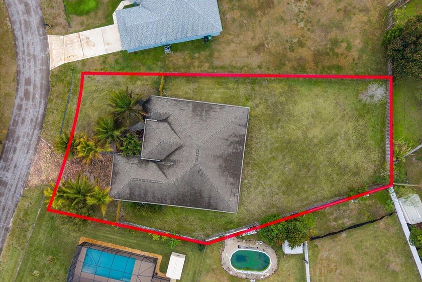 Welcome to this thoughtfully designed single-story residence in - photo 36