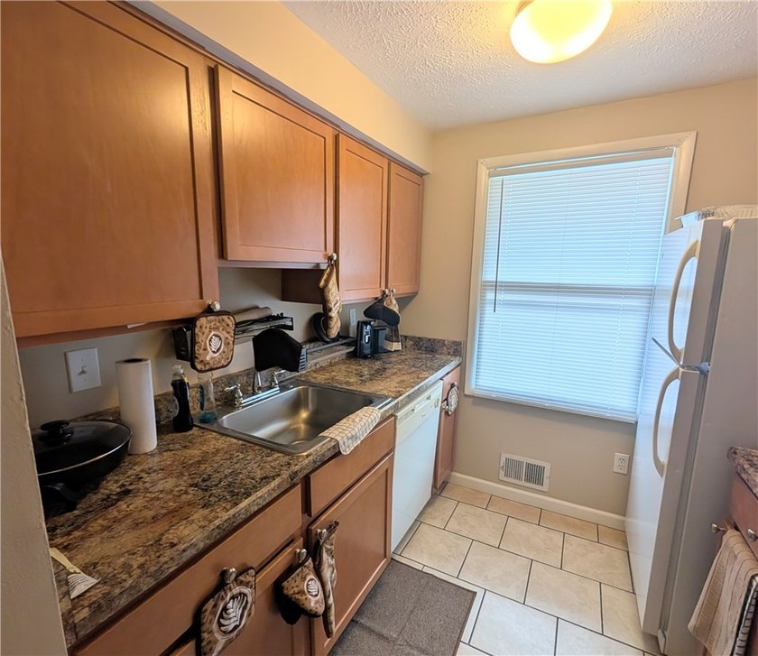 Another Rockin' Rochester Property! Welcome to this - photo 2