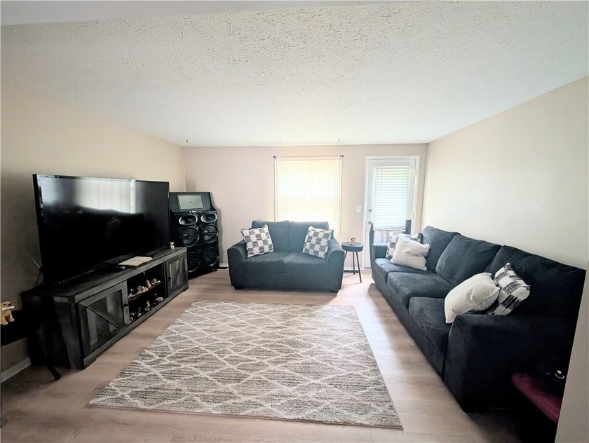 Another Rockin' Rochester Property! Welcome to this - photo 4