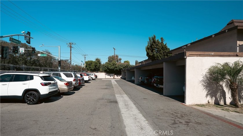 Welcome to Saddleback Park Villas, where comfort, convenience - photo 14