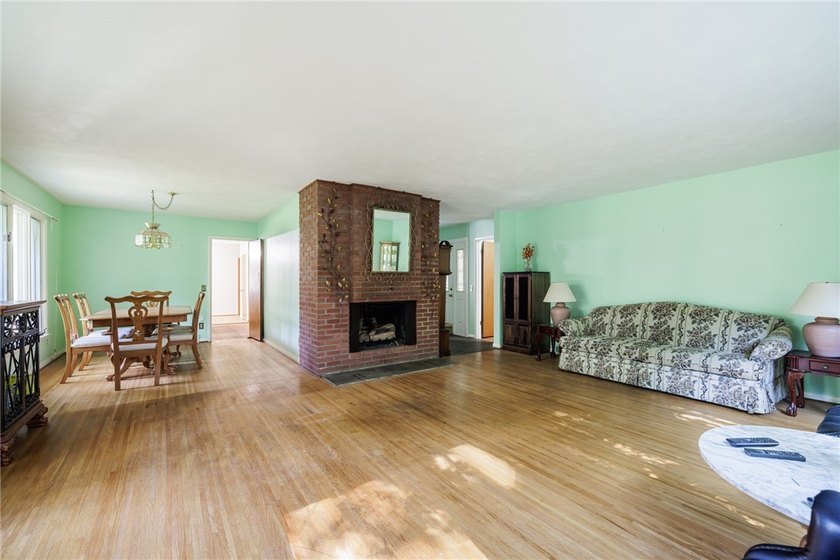 Welcome to the ease of first-floor living!This spacious - photo 13