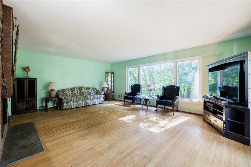 Welcome to the ease of first-floor living!This spacious - photo 14