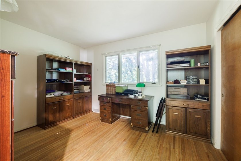 Welcome to the ease of first-floor living!This spacious - photo 21