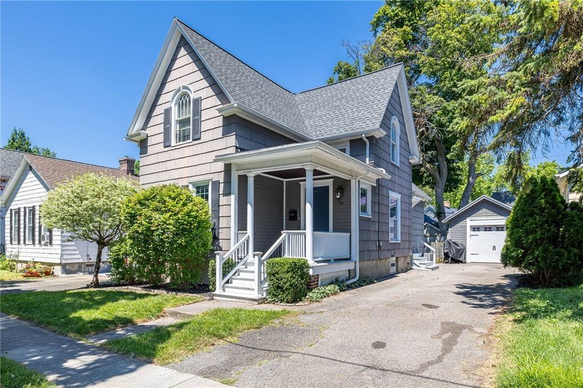 Welcome to this picture-perfect Colonial in the heart of the - photo 2