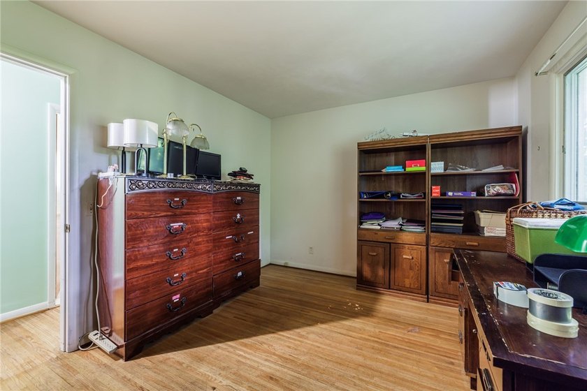Welcome to the ease of first-floor living!This spacious - photo 22