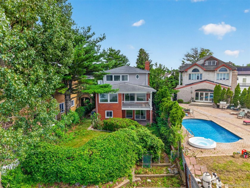 The Long Island Sound Waterfront, panoramic views of both the - photo 24