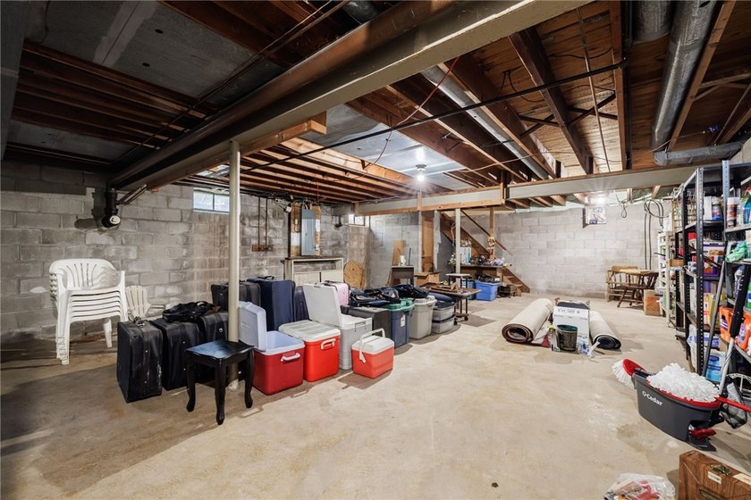 Welcome to the ease of first-floor living!This spacious - photo 25