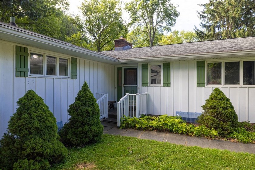 Welcome to the ease of first-floor living!This spacious - photo 27