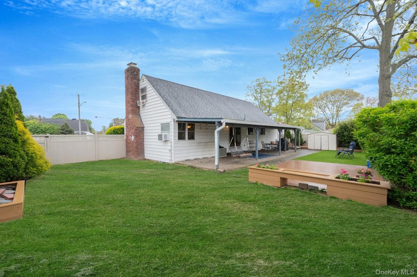 This is the kind of home that gives you options from the moment - photo 4