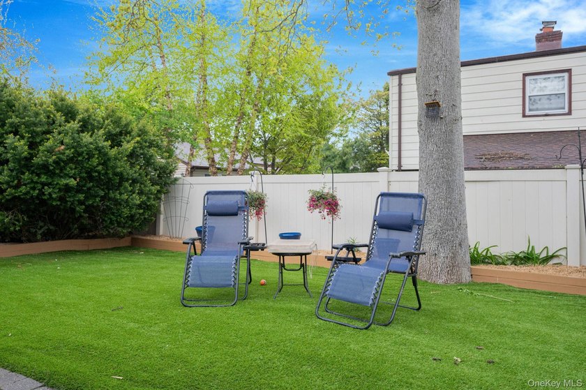 This is the kind of home that gives you options from the moment - photo 5