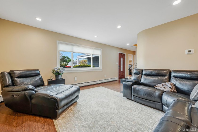 This is the kind of home that gives you options from the moment - photo 9