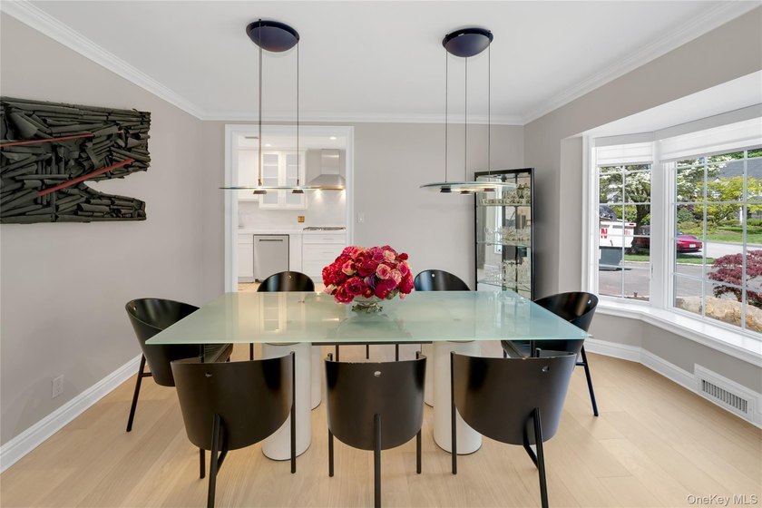 Located in the heart of Lake Success, this elegantly sun - photo 10