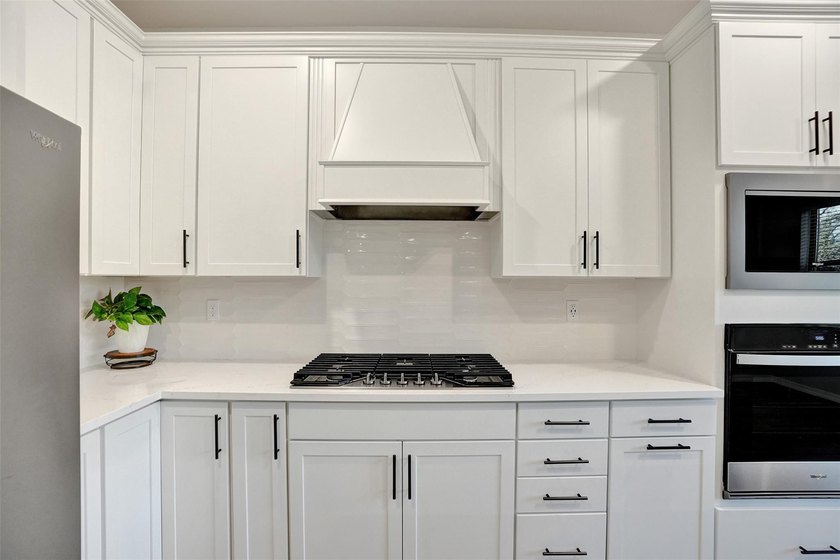 OWNER HAS MOVED -BEST DEAL - Quietest street - no through - photo 11