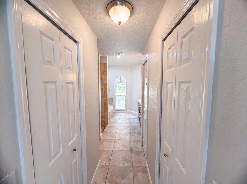 Step into 711 SE Celtic Ave, recently refreshed with fresh - photo 17