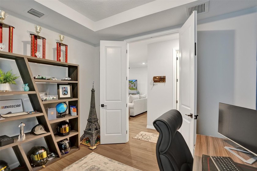 OWNER HAS MOVED -BEST DEAL - Quietest street - no through - photo 20