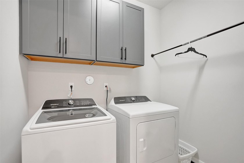 OWNER HAS MOVED -BEST DEAL - Quietest street - no through - photo 29