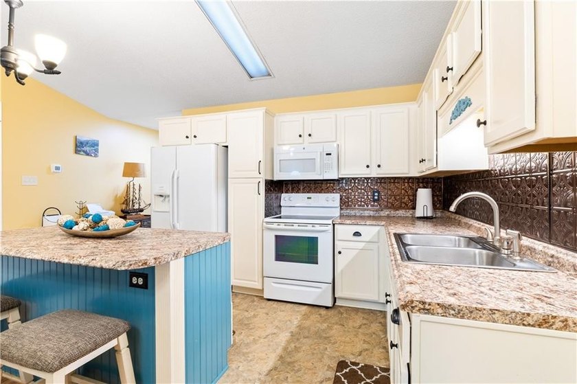 Welcome to the gated community of Spring Lake in West Mobile! - photo 9