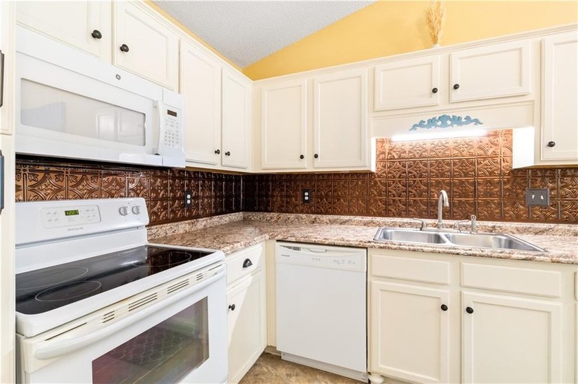 Welcome to the gated community of Spring Lake in West Mobile! - photo 10
