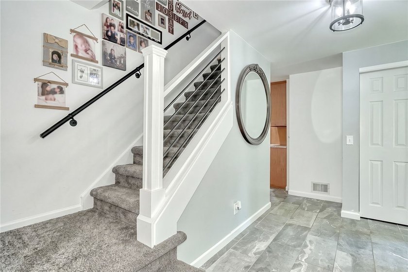 Welcome to this absolutely stunning, meticulously maintained - photo 4